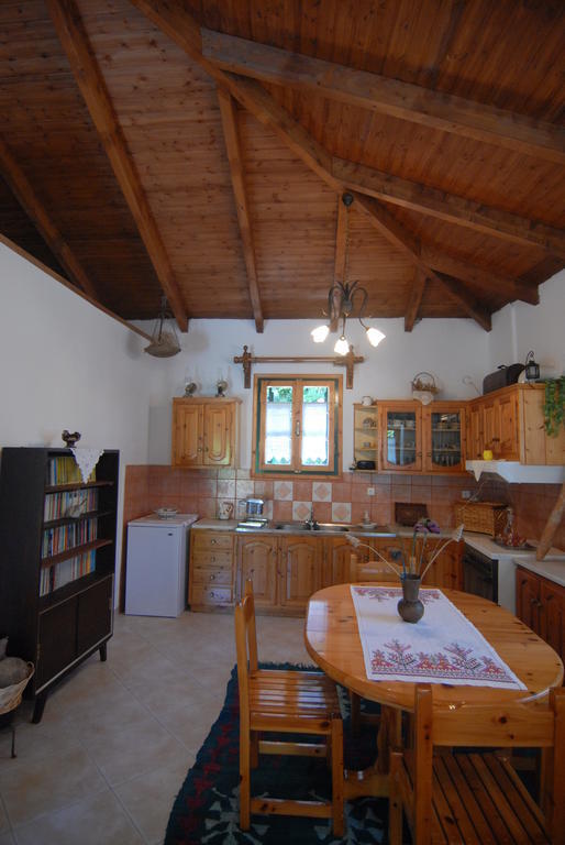 Villa Frias Asprogerakata Bilik gambar
