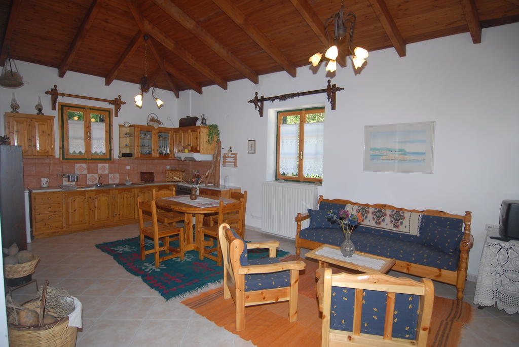 Villa Frias Asprogerakata Bilik gambar